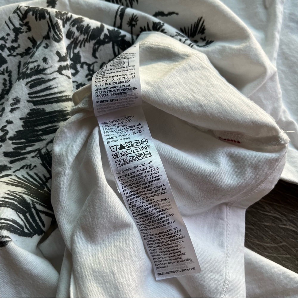 Levi’s One With Nature T-Shirt - Picture 10 of 17